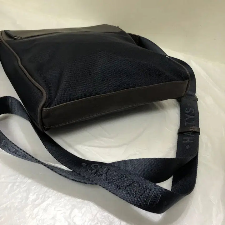 [BUNJANG] Hazzys Crossbody Bag / 헤지스 크로스백@9910