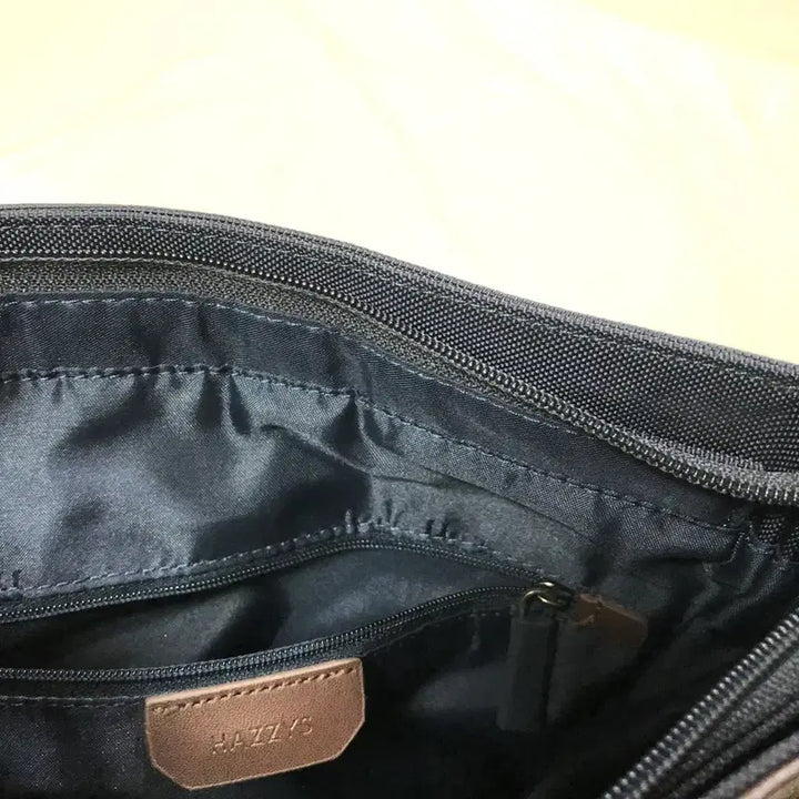 [BUNJANG] Hazzys Crossbody Bag / 헤지스 크로스백@9910