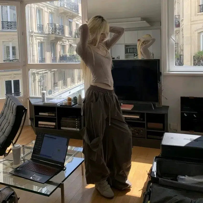 [BUNJANG] Crop Top V-neck Lace Top / 레이스 긴팔 크롭티 V넥 에겐녀 말라핏 시스루티셔츠 시스루티 데이트룩