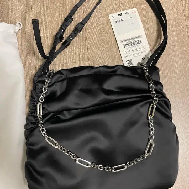 [SOLD OUT] 자라 새틴 이펙트 숄더백