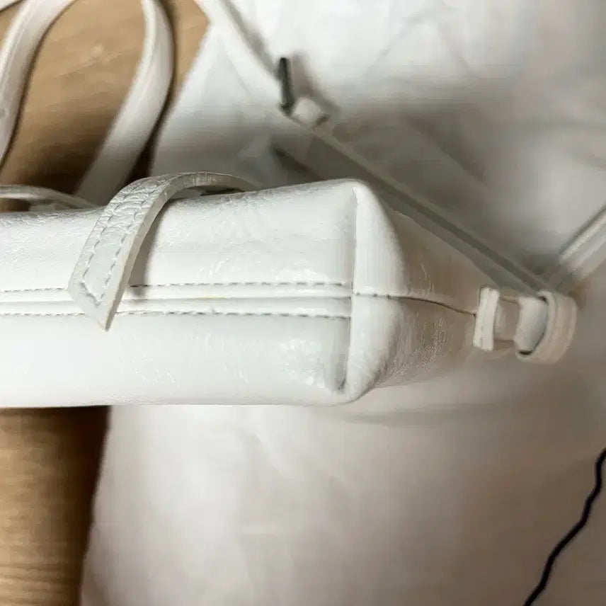 [BUNJANG] Colossins Square Bag (White) / 콜로신스 스퀘어백(화이트)