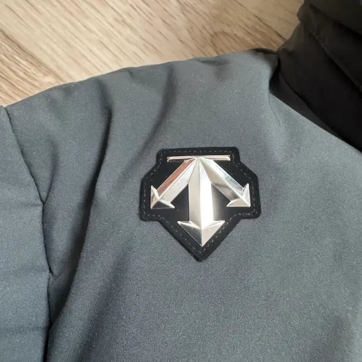 [BUNJANG] DESCENTE SO323UDJ92 Jacket / 데상트 캐논 후드 디테쳐블 숏다운 자켓  SO323UDJ92