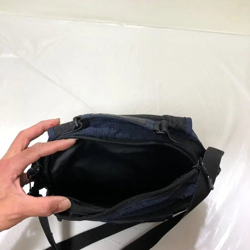 [BUNJANG] Columbia Crossbody Bag / 컬럼비아 크로스백@9910