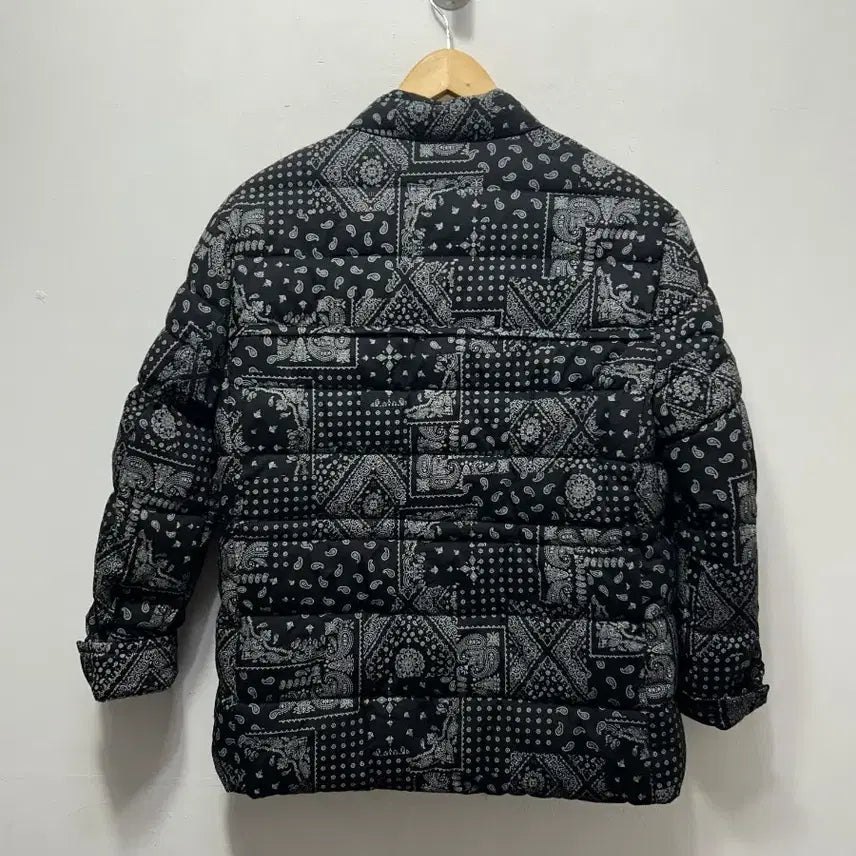 [BUNJANG] JAJU Paisley Pattern Padded Jumper Black L / JAJU 새상품 페이즐리 패턴 패딩 점퍼 블랙 L