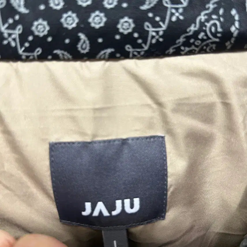 [BUNJANG] JAJU Paisley Pattern Padded Jumper Black L / JAJU 새상품 페이즐리 패턴 패딩 점퍼 블랙 L