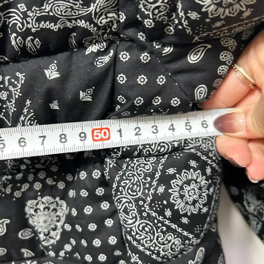 [BUNJANG] JAJU Paisley Pattern Padded Jumper Black L / JAJU 새상품 페이즐리 패턴 패딩 점퍼 블랙 L