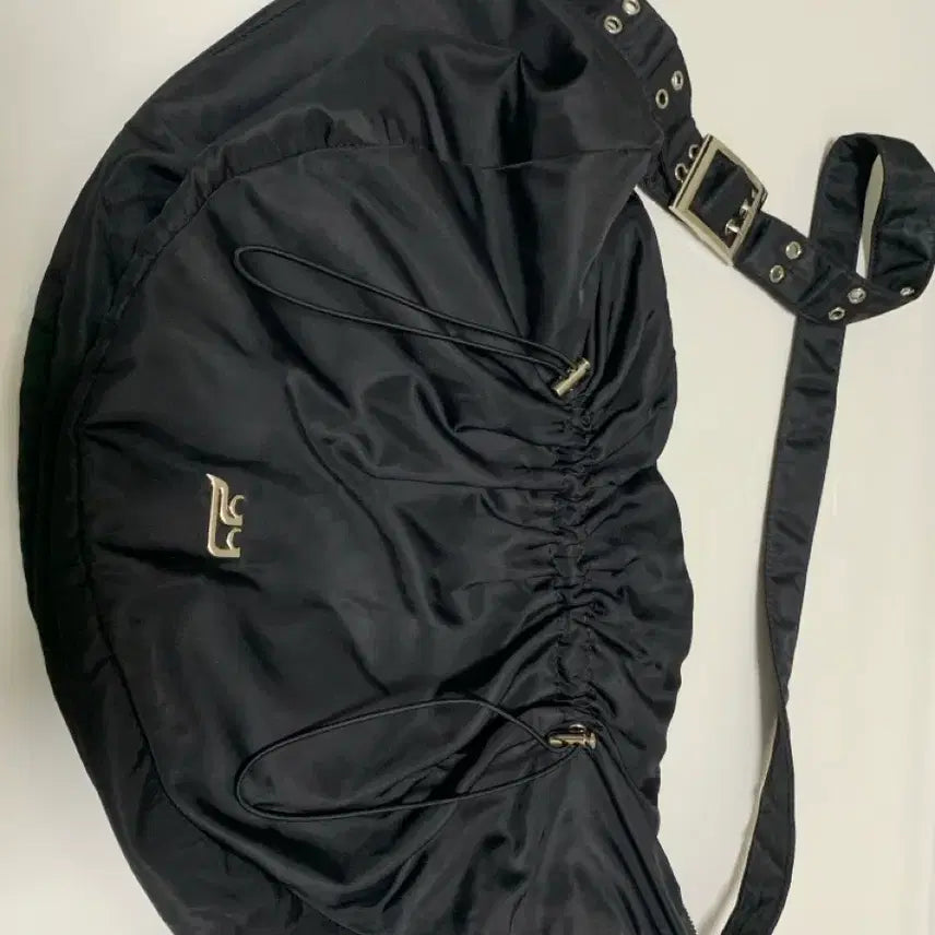 [BUNJANG] IVE Super Sasha Bag / 이에이에 Super Sasha Bag 슈퍼 샤샤백