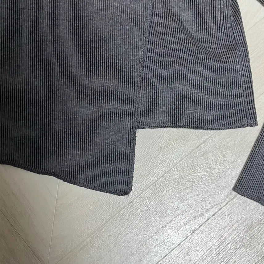 [BUNJANG] MIXXO Asymmetrical Ribbed Knit Top Charcoal / 미쏘 언발 골지 티셔츠 챠콜