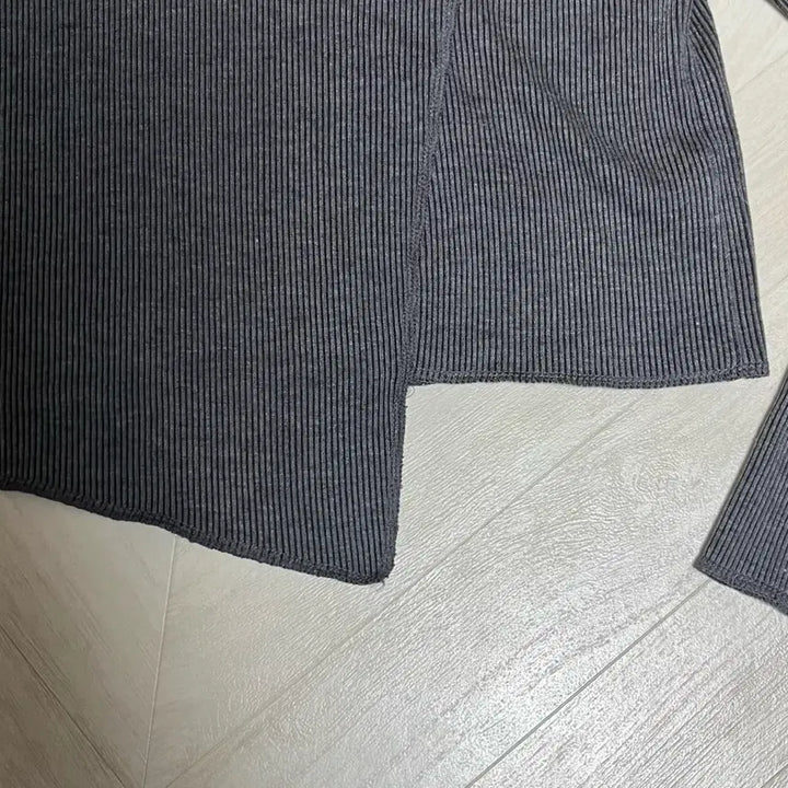 [BUNJANG] MIXXO Asymmetrical Ribbed Knit Top Charcoal / 미쏘 언발 골지 티셔츠 챠콜