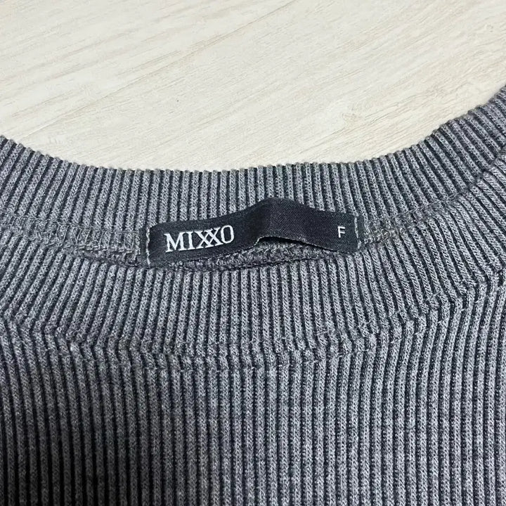 [BUNJANG] MIXXO Asymmetrical Ribbed Knit Top Charcoal / 미쏘 언발 골지 티셔츠 챠콜