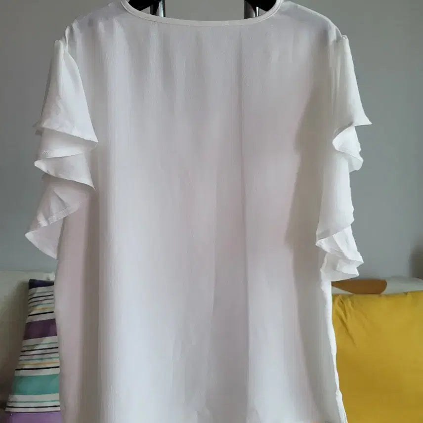 [BUNJANG] V-Neck Ruffle Sleeve Women&