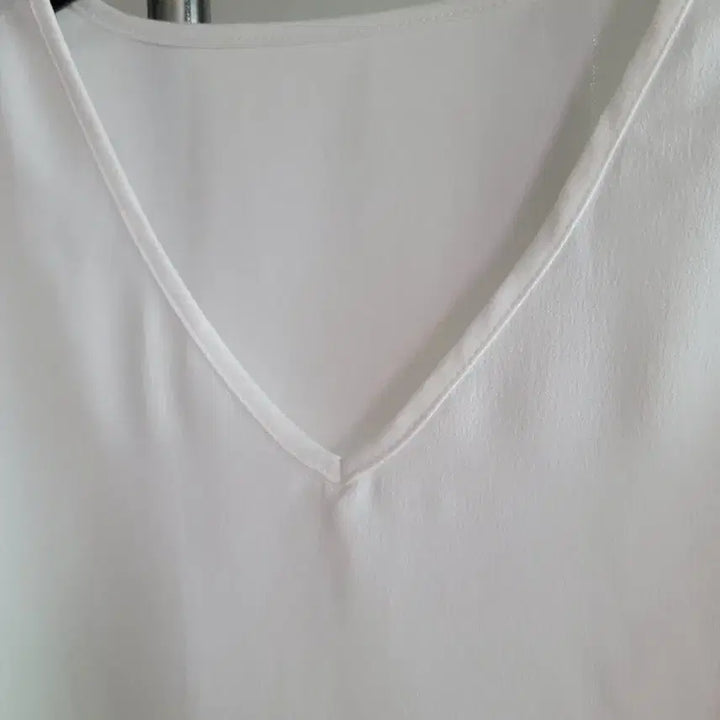 [BUNJANG] V-Neck Ruffle Sleeve Women&