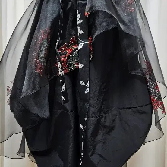 [BUNJANG] Fusion Hanbok - Black Top with Red Accents / 고고장구 난타북 퓨젼한복 새상품