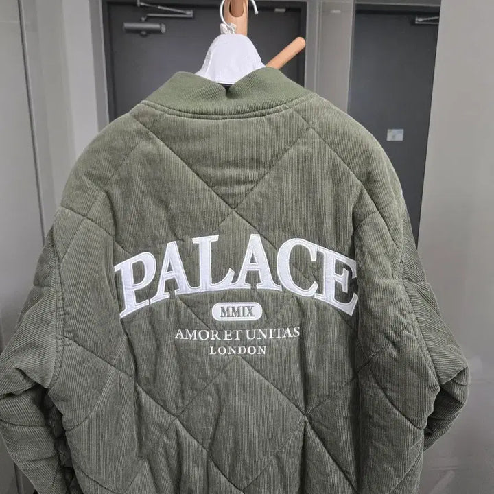 [BUNJANG] Palace Quilted Bomber Jacket / 23FW 팔라스 퀼티드 봄버