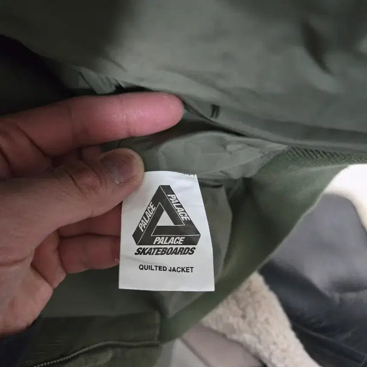 [BUNJANG] Palace Quilted Bomber Jacket / 23FW 팔라스 퀼티드 봄버