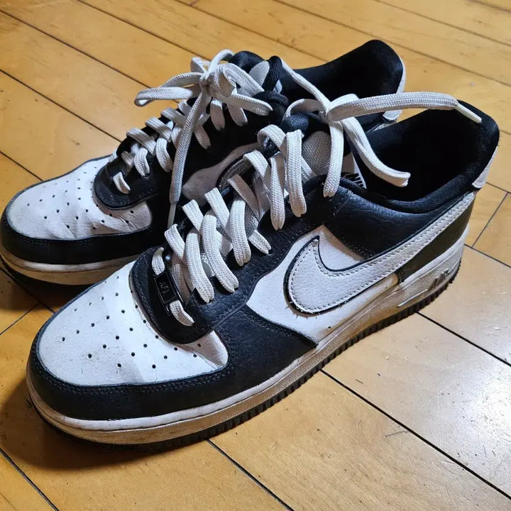 [BUNJANG] Nike Air Force 1 Black and White (275) / 나이키 에어포스 범고래 275