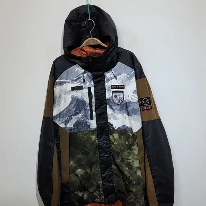 [BUNJANG] Blackyak Camo Pattern Big Size Outdoor Jacket / (110) 블랙야크 바람막이 점퍼 카모패턴 빅사이즈 아웃도어 자켓