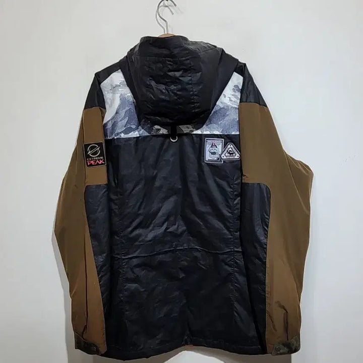 [BUNJANG] Blackyak Camo Pattern Big Size Outdoor Jacket / (110) 블랙야크 바람막이 점퍼 카모패턴 빅사이즈 아웃도어 자켓