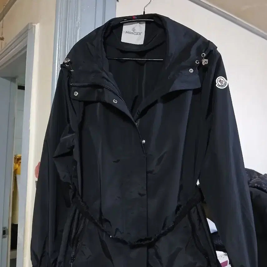 [BUNJANG] Moncler Women's Windbreaker Jacket / 몽클레어 여성 블랙 바람막이 자켓