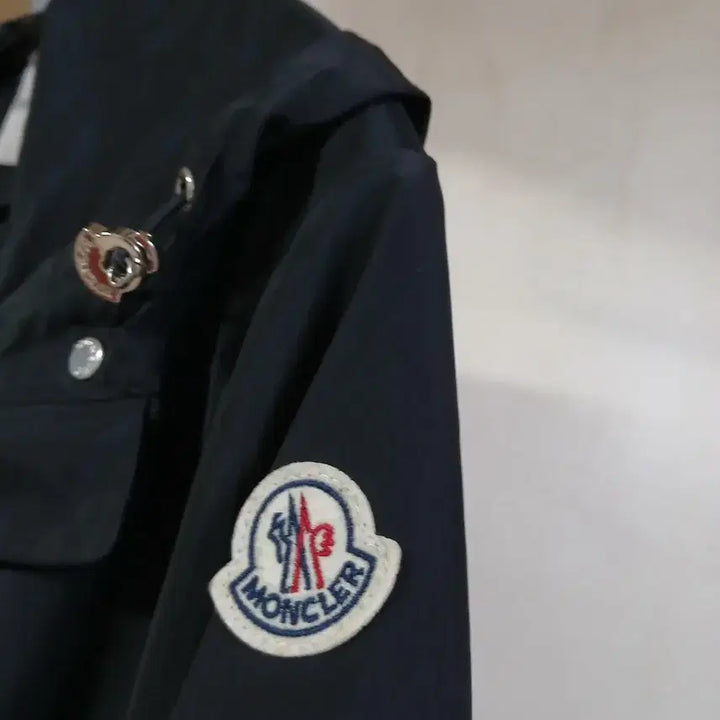 [BUNJANG] Moncler Women's Windbreaker Jacket / 몽클레어 여성 블랙 바람막이 자켓