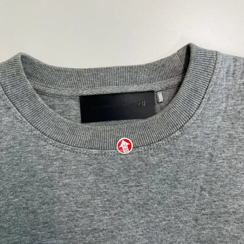 [SOLD OUT] [정품] 알렉산더왕 X H&M 크롭 스쿠버 탑 스웻 맨투맨