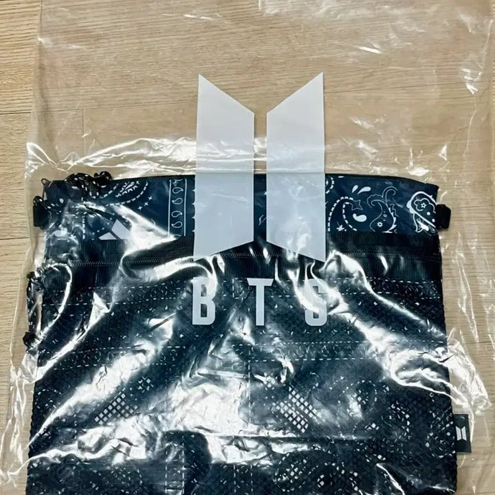 [BUNJANG] BTS Pop-Up Store Shakosh Bag / BTS 팝업스토어 샤코슈백