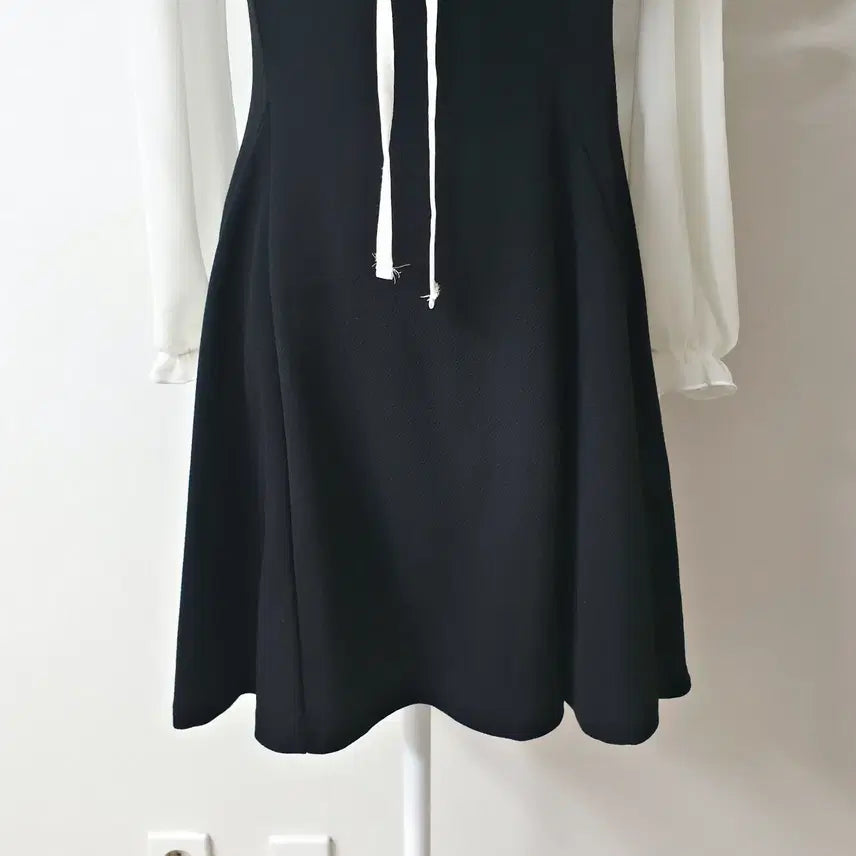 [BUNJANG] IU White Frill Neck Mini Dress / 아이유원피스 화이트프릴넥 미니 55 66 블랙