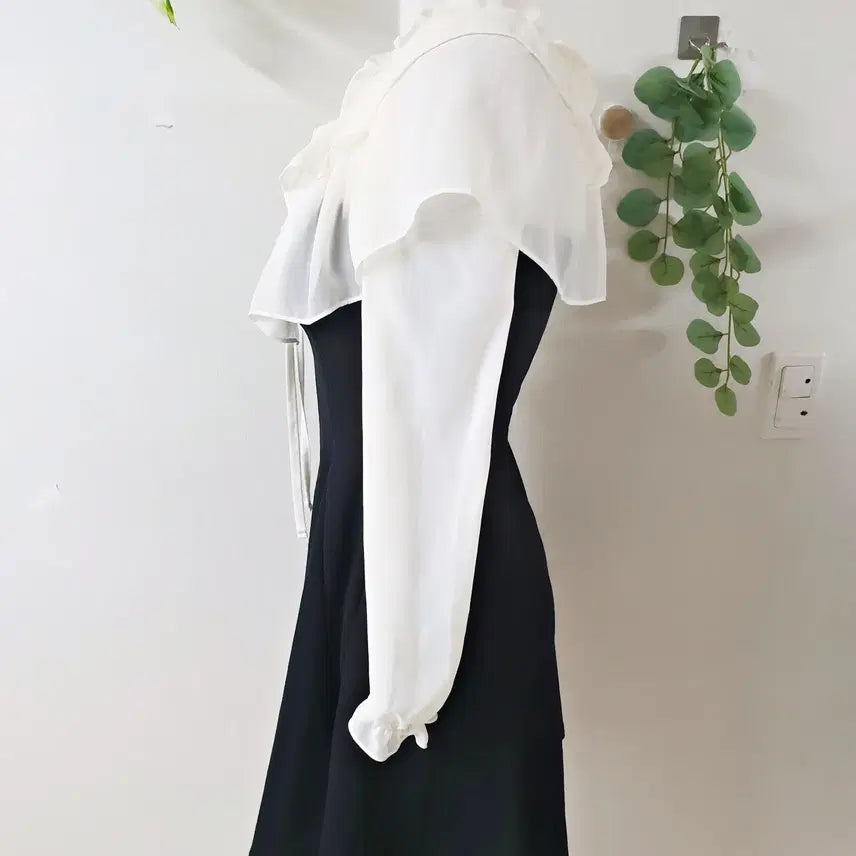 [BUNJANG] IU White Frill Neck Mini Dress / 아이유원피스 화이트프릴넥 미니 55 66 블랙