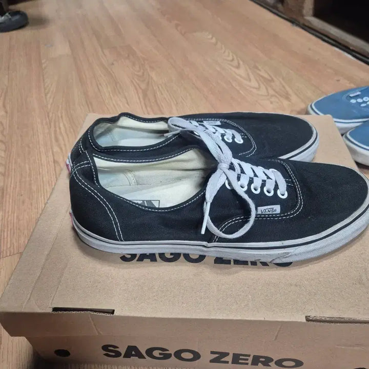 [BUNJANG] Vans Authentic Black Sneakers / 반스 어센틱 블랙 스니커즈