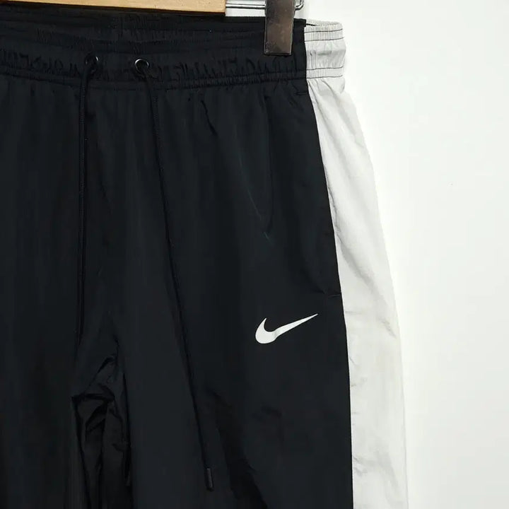 [BUNJANG] Nike Track Pants Black White Jogger (Size S) / 44~55 나이키 트랙팬츠 블랙 화이트 조거 S사이즈