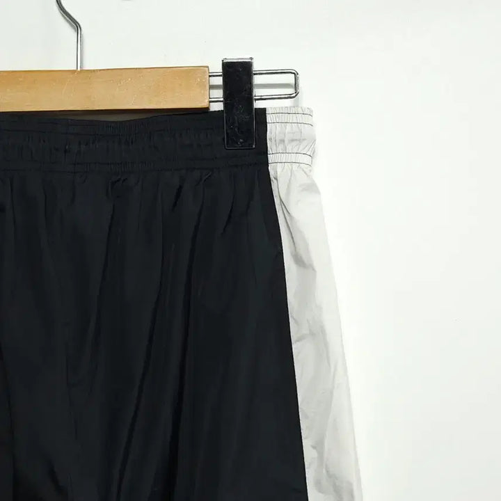 [BUNJANG] Nike Track Pants Black White Jogger (Size S) / 44~55 나이키 트랙팬츠 블랙 화이트 조거 S사이즈