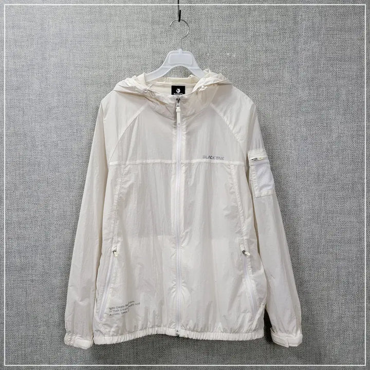 [BUNJANG] Blackyak Ivory Windbreaker 175 / 26. 블랙야크 아이보리 바람막이 175