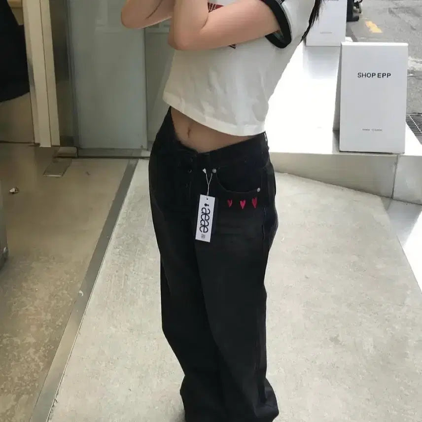[BUNJANG] aeae Heart Embroidery Bootcut Jeans / aeae 에이이에이이 Heart Embroidery Jeans 데님 팬츠