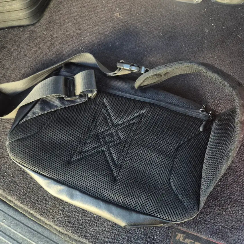 [BUNJANG] Monster Republic Messenger Bag / 몬스터 리퍼블릭 블랙 메신저백 크로스백 가방