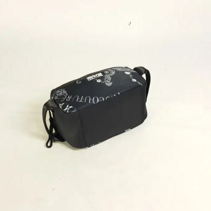 [BUNJANG] Versace Jeans Barocco Nylon Handbag / 베르사체진스 검정 바로코 나일론 손가방