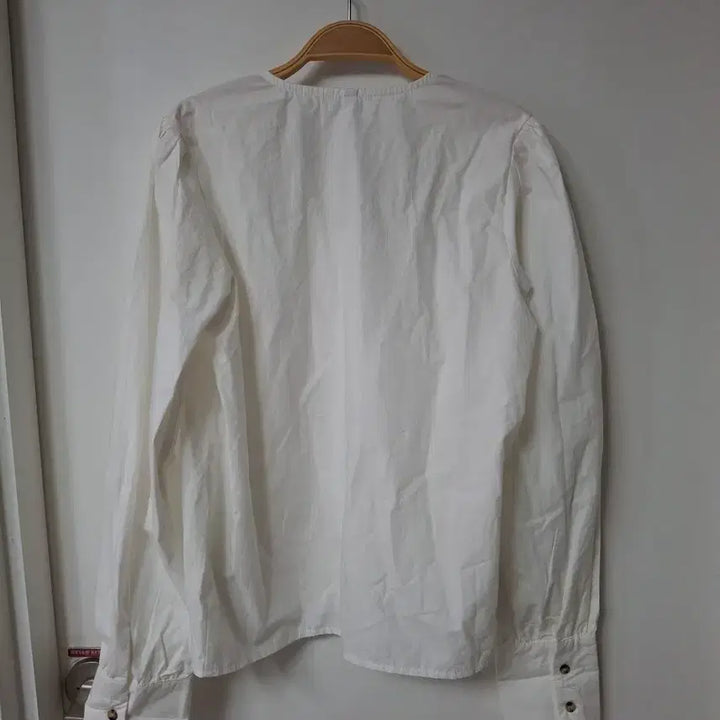[BUNJANG] White V-Neck Blouse 55~66 / 화이트 브이넥 셔츠 블라우스55~66