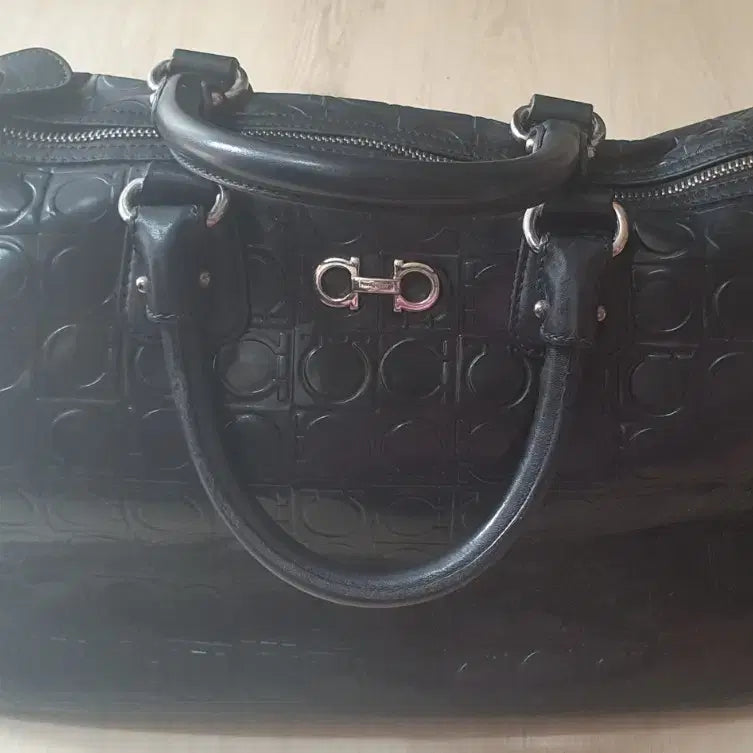 [BUNJANG] Ferragamo Gancini Black Tote Bag / 페라가모 간치니 블랙 토트백