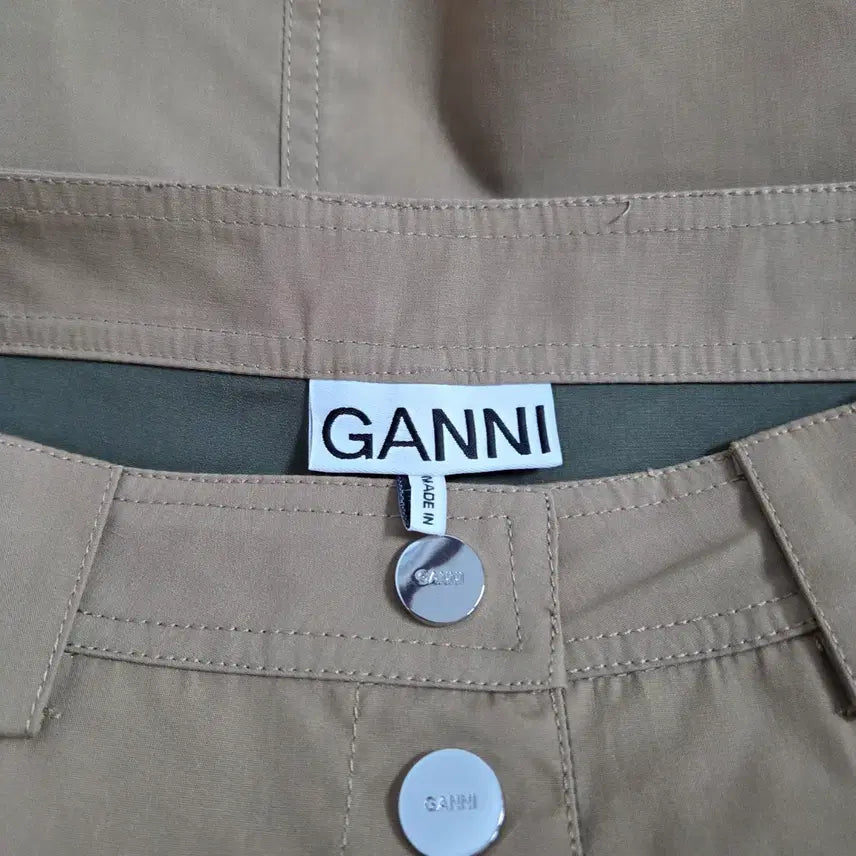 [SOLD OUT] 가니 GANNI 버튼 롱 스커트 베이지