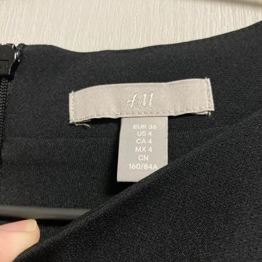 [BUNJANG] H&amp;M Black Slim Fit Dress EUR 36 / 미착용)H&amp;M 블랙 슬림핏 원피스 EUR 36
