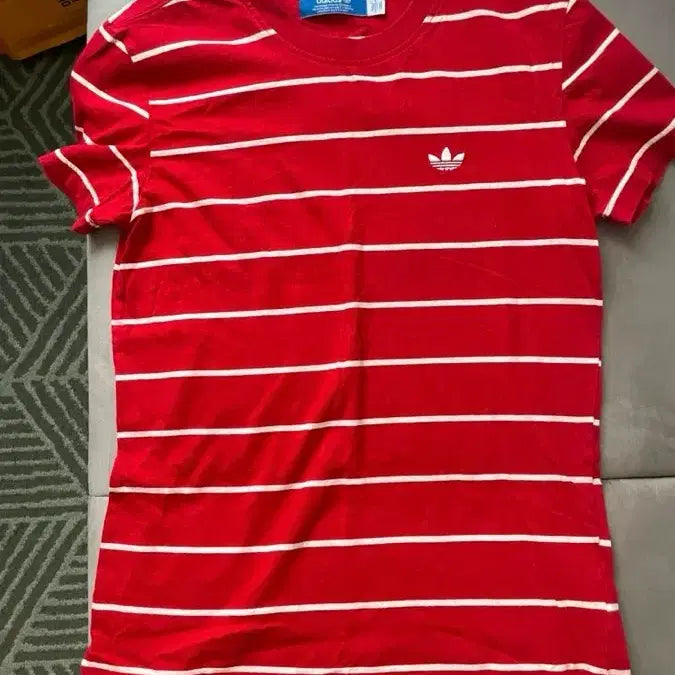 [BUNJANG] Adidas Red Stripe T-shirt / 아디다스 레드 스트라이프 반팔 티셔츠 85