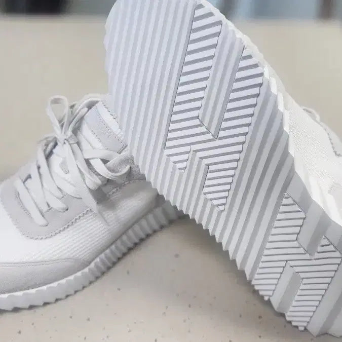 [BUNJANG] Hermes Bouncing Mesh Sneakers / 에르메스 바운싱스니커즈44