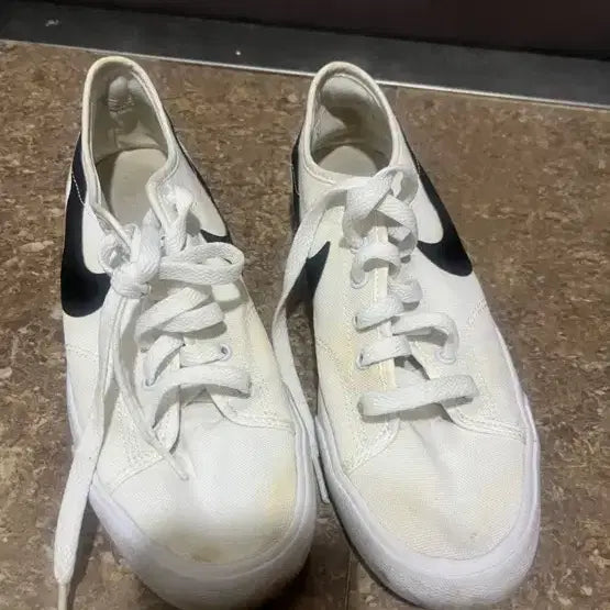 [BUNJANG] Nike Court Legacy White Sneakers 235mm / 나이키 코트 레거시 흰색 235