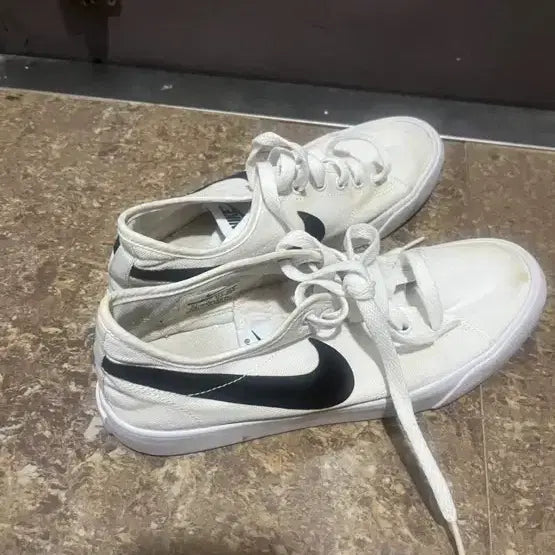 [BUNJANG] Nike Court Legacy White Sneakers 235mm / 나이키 코트 레거시 흰색 235