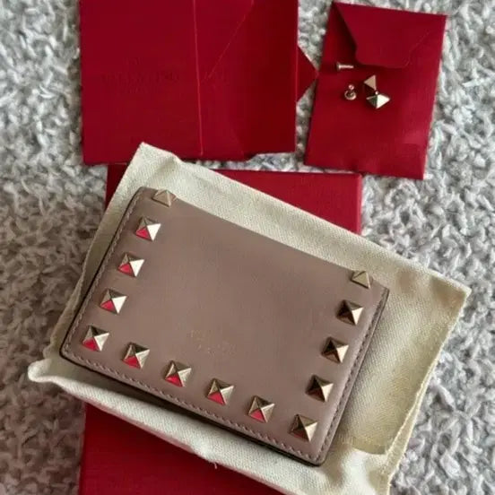 [SOLD OUT] 발렌티노 락스터드 카드지갑