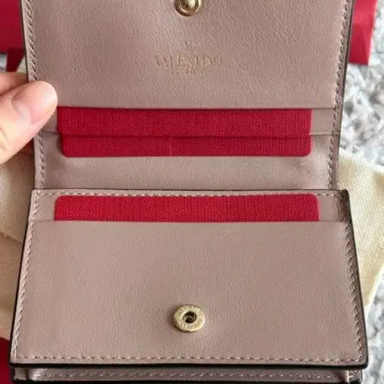 [SOLD OUT] 발렌티노 락스터드 카드지갑