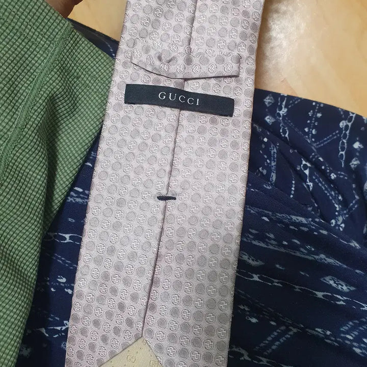 [BUNJANG] Gucci Pink Necktie / 구찌 넥타이 팝니다. ~
