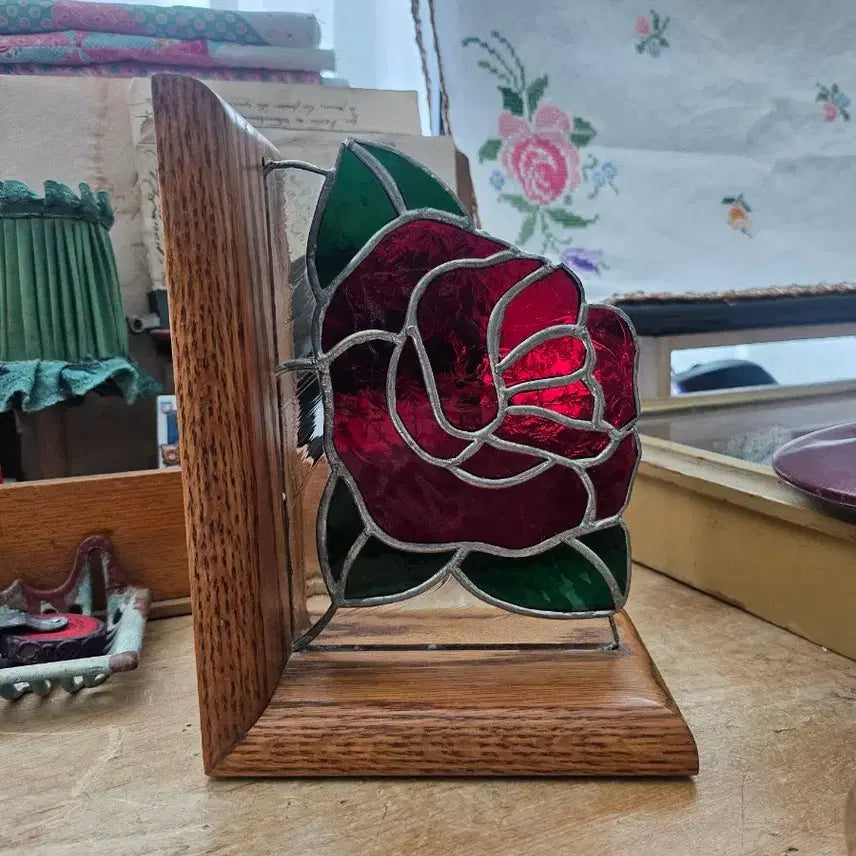 [SOLD OUT] 빈티지 스테인드글라스 장미꽃 장식 북엔드 19.5x14x9.5