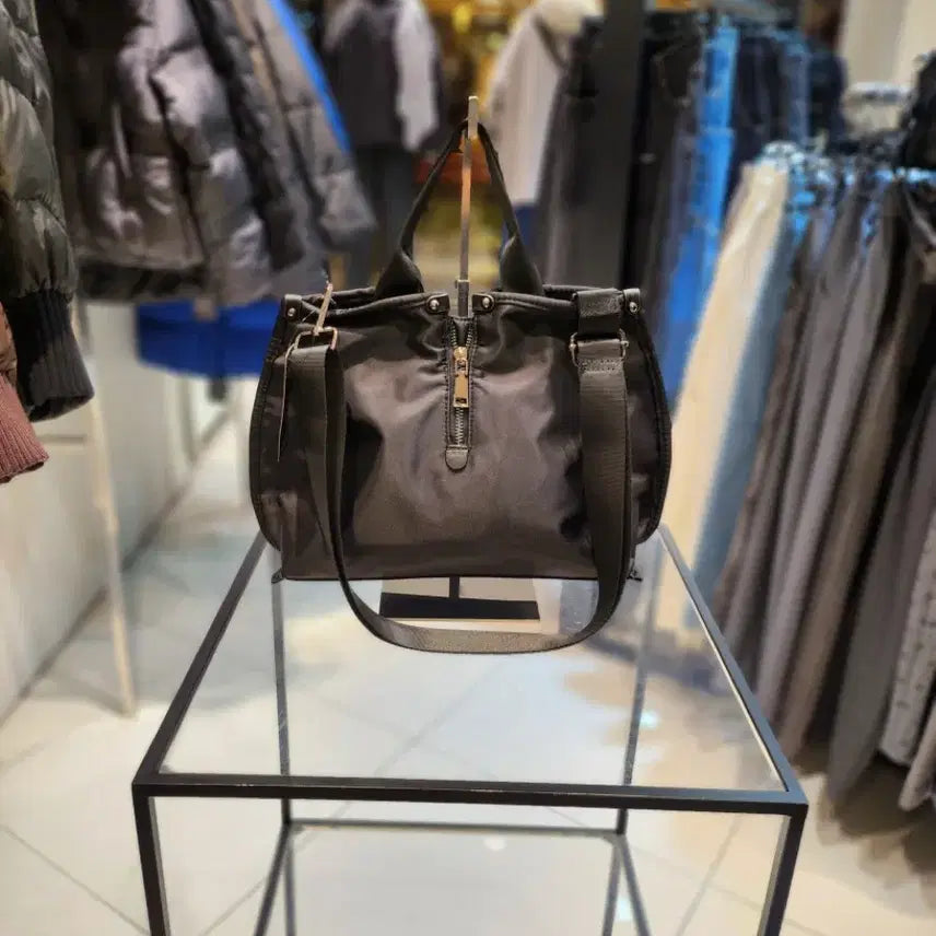 [BUNJANG] cmcube Two-Way Bag / cmcube 씨엠큐브 지퍼장식 투웨이백