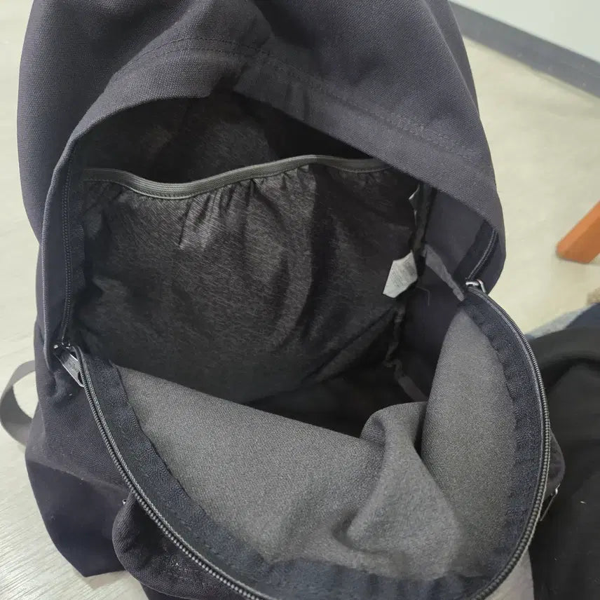 [BUNJANG] Eastpak Black Backpack / 이스트팩 블랙 백팩