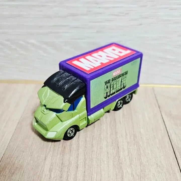 [SOLD OUT] 마블 어벤져스 마블튠 토미카 헐크 미니카
